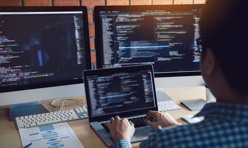 数据科学选型:R与Python如何赋能龙川县网站建设?